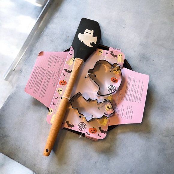 The Bakeshop Ghost Cat  Baking Set - Picture 3 of 5